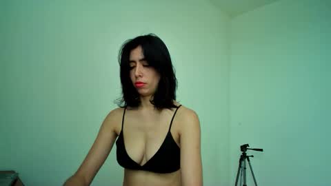 Snapshot of allisson_rose chatting on 09/15/25, 07:47 Alli online show from 09/15/25, 07:47