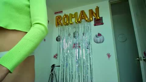 Snapshot of allisson_rose chatting on 10/21/25, 05:24 Alli online show from 10/21/25, 05:24