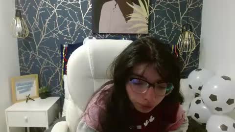 Snapshot of alllyson_ chatting on 06/15/26, 07:38 alison online show from 06/15/26, 07:38