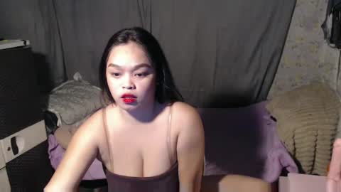 Snapshot of alluring_bobbies chatting on 01/08/25, 08:18 dhiharu online show from 01/08/25, 08:18