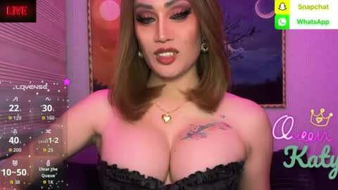 Snapshot of alluring_gemini chatting on 05/13/26, 05:05 Queen Majesty Katy online show from 05/13/26, 05:05
