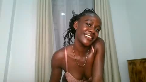 Snapshot of alma_feliz chatting on 06/16/26, 12:24 alma online show from 06/16/26, 12:24