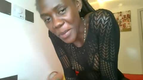 Snapshot of alma_feliz chatting on 06/22/26, 10:40 alma online show from 06/22/26, 10:40