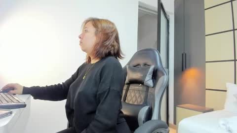 ALMA FENIX  online show from 09/29/25, 12:21