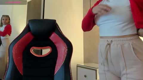 ALMA FENIX  online show from 11/19/25, 12:27