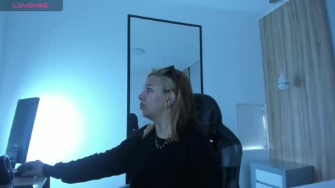 ALMA FENIX  online show from 12/03/25, 12:14