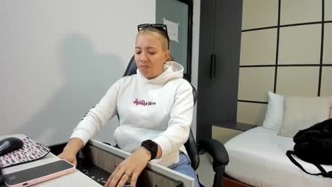 ALMA FENIX  online show from 02/04/26, 12:22