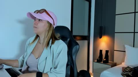 ALMA FENIX  online show from 02/23/26, 12:35