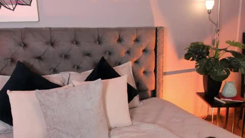 Mia online show from 03/27/26, 11:43