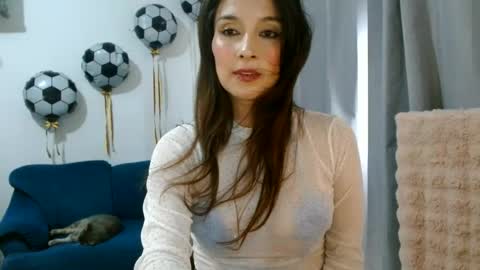 Snapshot of almaglow chatting on 06/18/26, 05:39 Alma online show from 06/18/26, 05:39