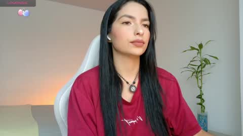Snapshot of almatease chatting on 06/08/26, 01:11 Alma online show from 06/08/26, 01:11