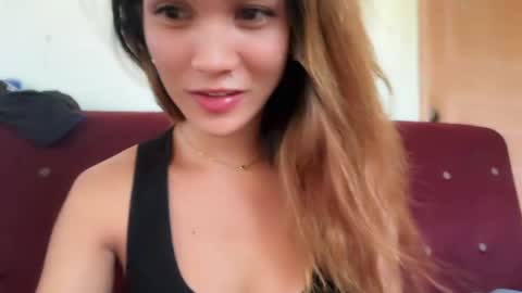 larah online show from 04/23/26, 03:08