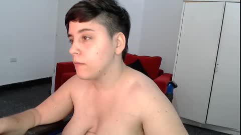 Snapshot of almondonwheels chatting on 12/02/24, 01:58 Almond online show from 12/02/24, 01:58