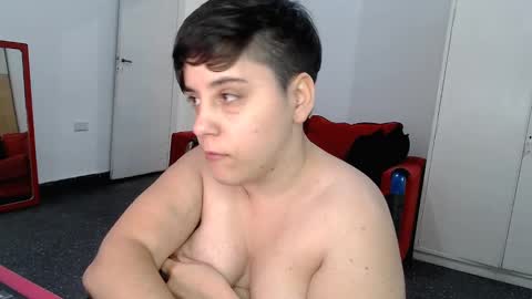 Snapshot of almondonwheels chatting on 12/05/24, 11:18 Almond online show from 12/05/24, 11:18