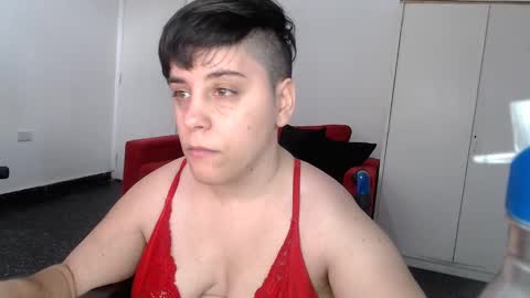 Snapshot of almondonwheels chatting on 12/19/24, 06:23 Almond online show from 12/19/24, 06:23