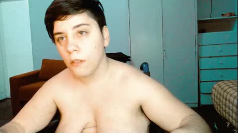 Snapshot of almondonwheels chatting on 01/10/25, 01:21 Almond online show from 01/10/25, 01:21