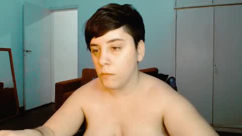 Snapshot of almondonwheels chatting on 01/17/25, 01:04 Almond online show from 01/17/25, 01:04