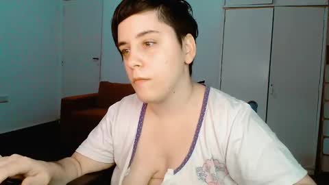 Snapshot of almondonwheels chatting on 01/19/25, 10:28 Almond online show from 01/19/25, 10:28