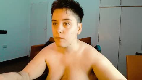 Snapshot of almondonwheels chatting on 02/24/25, 10:58 Almond online show from 02/24/25, 10:58