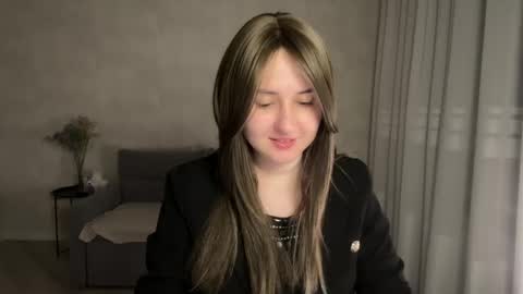 Snapshot of almostinnocent_ chatting on 04/25/26, 08:17 Anna online show from 04/25/26, 08:17