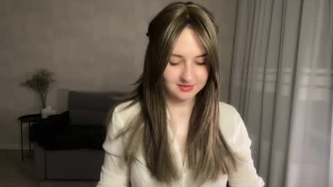 Snapshot of almostinnocent_ chatting on 05/05/26, 07:44 Anna online show from 05/05/26, 07:44