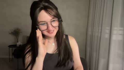 Snapshot of almostinnocent_ chatting on 05/07/26, 08:58 Anna online show from 05/07/26, 08:58