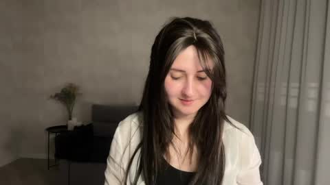 Snapshot of almostinnocent_ chatting on 05/09/26, 08:47 Anna online show from 05/09/26, 08:47