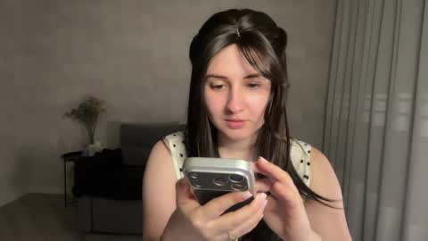 Snapshot of almostinnocent_ chatting on 05/10/26, 08:14 Anna online show from 05/10/26, 08:14