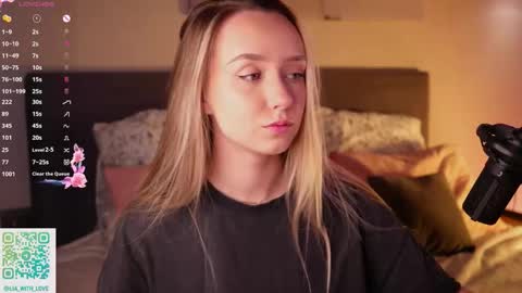 Lia online show from 12/02/25, 03:23