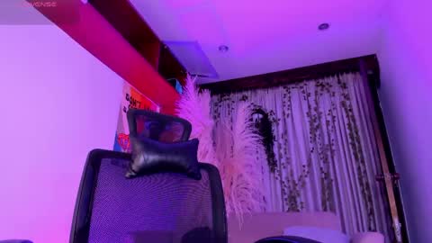 Snapshot of alondrasoomer chatting on 06/01/26, 04:36 ALONDRA CUTE online show from 06/01/26, 04:36