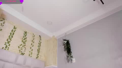 Snapshot of alondrasoomer chatting on 06/19/26, 07:01 ALONDRA CUTE online show from 06/19/26, 07:01
