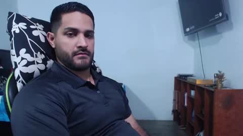 Snapshot of alonxoo chatting on 09/17/25, 01:29 alonxoo online show from 09/17/25, 01:29