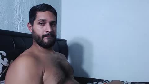 Snapshot of alonxoo chatting on 02/15/26, 11:23 alonxoo online show from 02/15/26, 11:23