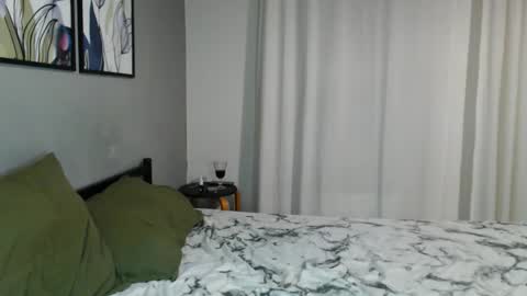 Snapshot of alpha__bro chatting on 10/27/25, 07:29 AlphaBro online show from 10/27/25, 07:29