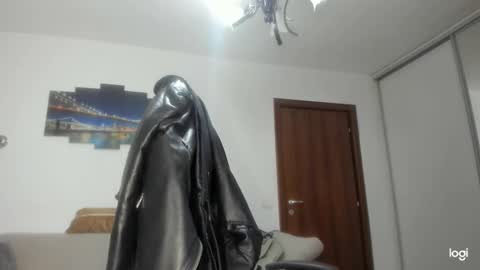 Snapshot of alphagodleatherking92 chatting on 12/07/24, 10:01 LeatherMaster online show from 12/07/24, 10:01