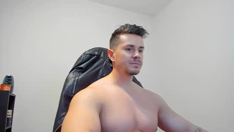 Snapshot of alphagodleatherking92 chatting on 12/25/24, 10:50 LeatherMaster online show from 12/25/24, 10:50