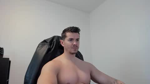 Snapshot of alphagodleatherking92 chatting on 09/16/25, 04:35 LeatherMaster online show from 09/16/25, 04:35