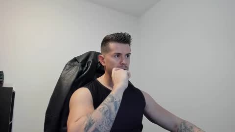 Snapshot of alphagodleatherking92 chatting on 09/27/25, 04:01 LeatherMaster online show from 09/27/25, 04:01
