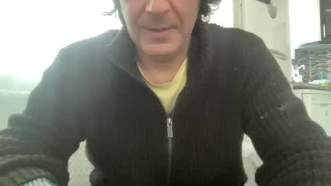 Snapshot of alphandre chatting on 01/17/25, 07:41 AlphAndre online show from 01/17/25, 07:41