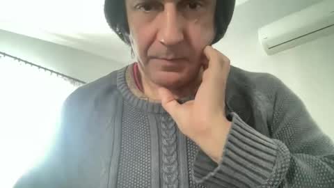 Snapshot of alphandre chatting on 01/26/25, 07:10 AlphAndre online show from 01/26/25, 07:10