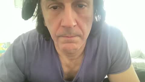 Snapshot of alphandre chatting on 03/05/25, 09:05 AlphAndre online show from 03/05/25, 09:05