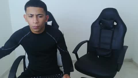 alphas_latins online show from 03/25/26, 08:26