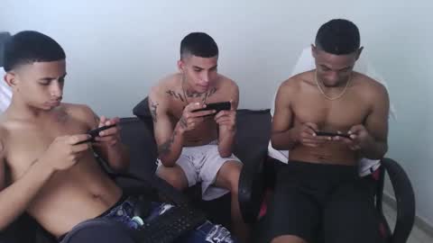 Snapshot of alphas_latins chatting on 05/19/26, 06:47 alphas_latins online show from 05/19/26, 06:47
