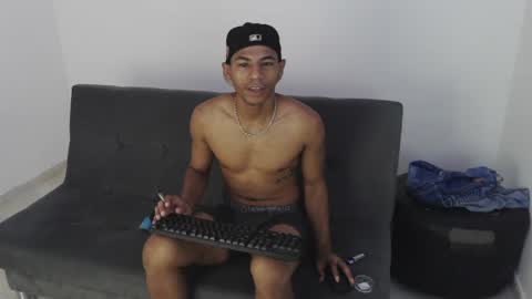 Snapshot of alphas_latins chatting on 06/11/26, 06:39 alphas_latins online show from 06/11/26, 06:39