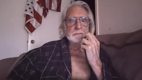 AlphaUniform online show from 04/25/26, 05:43