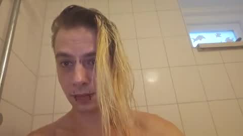 Snapshot of altboy010 chatting on 12/27/24, 02:12 altboy010 online show from 12/27/24, 02:12