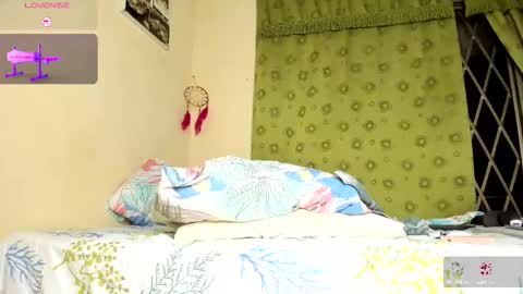 Snapshot of alula_queen chatting on 09/25/25, 02:04 katherine online show from 09/25/25, 02:04