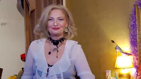 Snapshot of alura_jenson_ chatting on 06/04/26, 09:10 Alura Jenson online show from 06/04/26, 09:10
