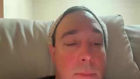 Snapshot of alwayslight chatting on 10/10/25, 02:49 alwayslight online show from 10/10/25, 02:49