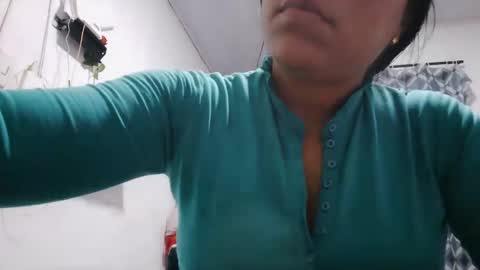 analia online show from 10/23/25, 07:29